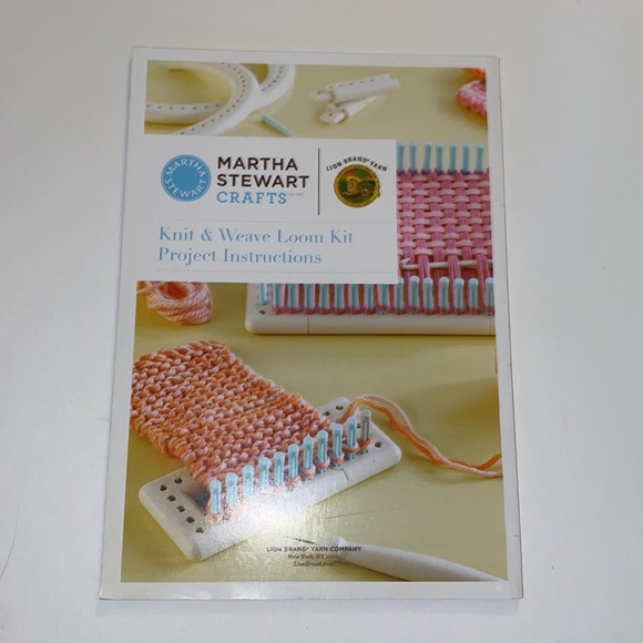 Martha Stewart Knit and Weave Loom Instructional Book does not include kit - Picture 4 of 5